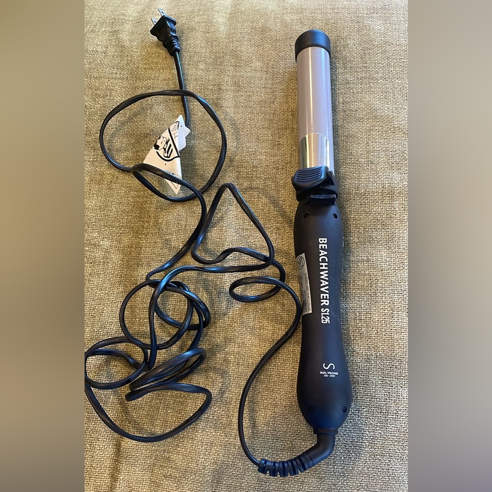 Brand New Beachwaver S1.25 curling wand